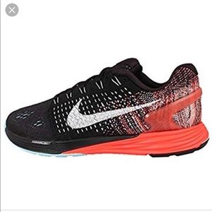 Nike women’s flyknit lunarglide